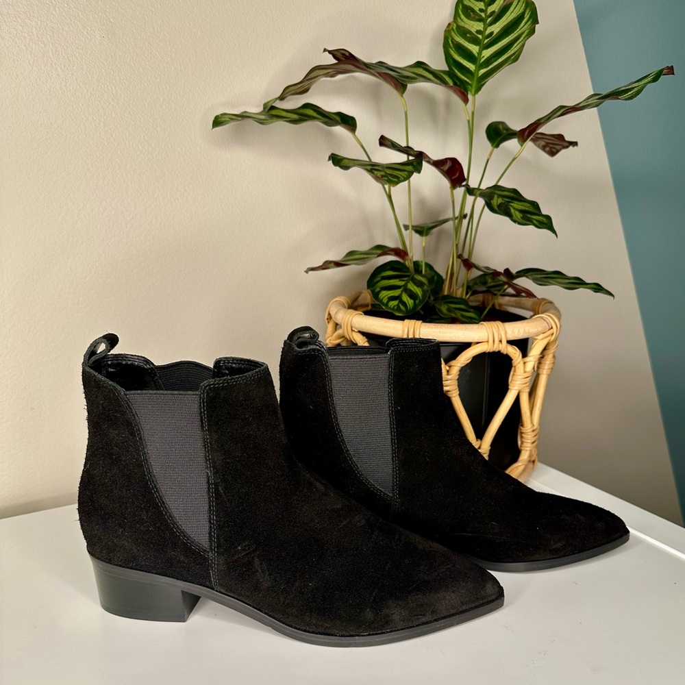 New Marc Fisher Black Suede Pointed-Toe Ankle Boots Slip-On Fall/Winter Size 6 - Picture 2 of 14